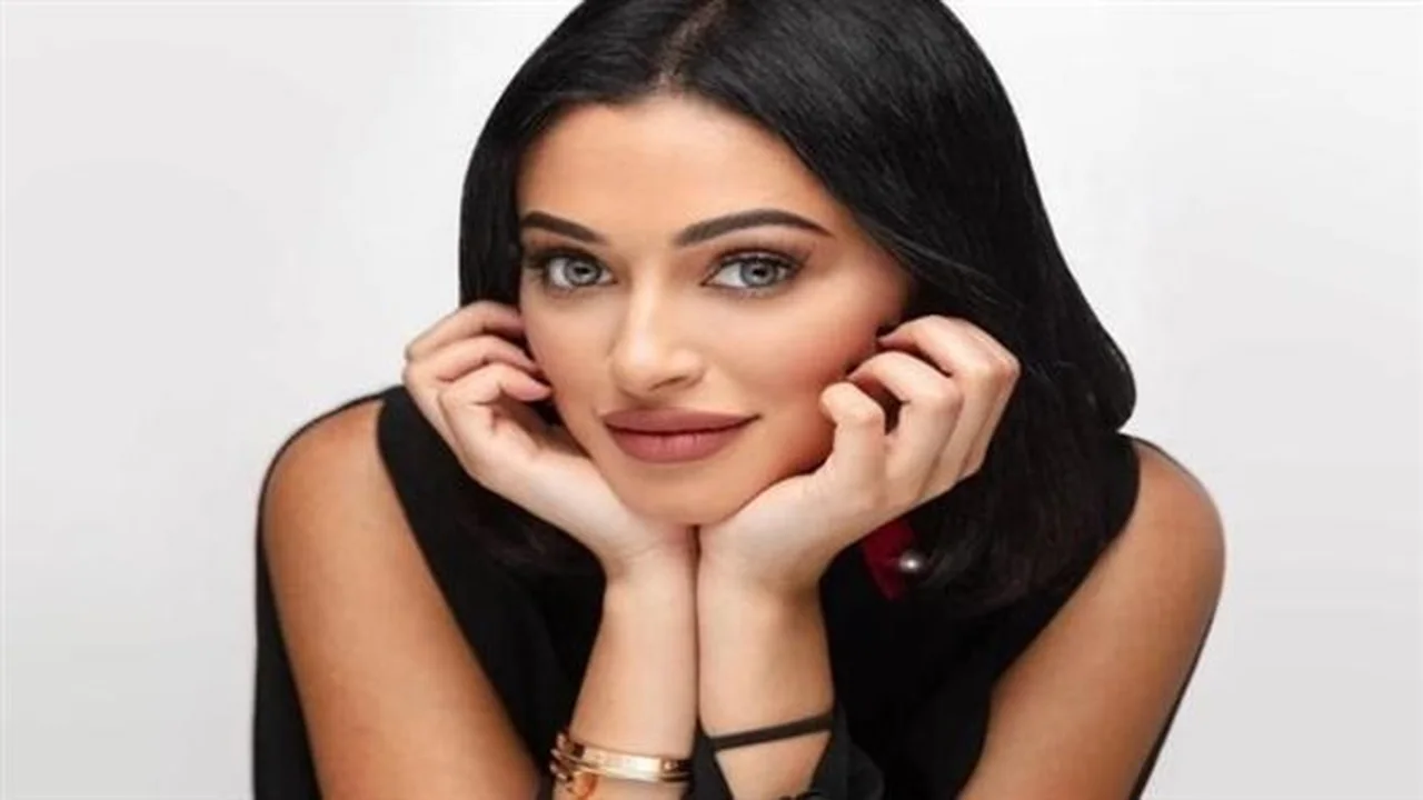 شوق الهادي: رحلة من الطفولة إلى النجومية وأبرز أعمالها الدرامية